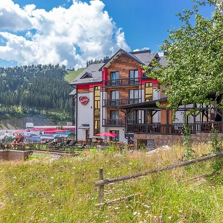 Complex Amarena - Breakfast Included In The Price Swimming Pool Sauna Hammam Jacuzzi Restaurant Inexpensive And Delicious Food Parking Area Barbecue 400 M To Lift 1 And Bukovel