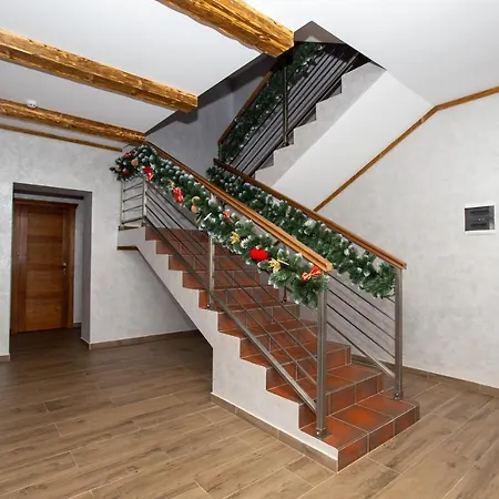 князів двір *