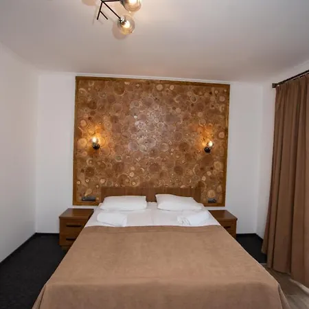 князів двір Hotel *