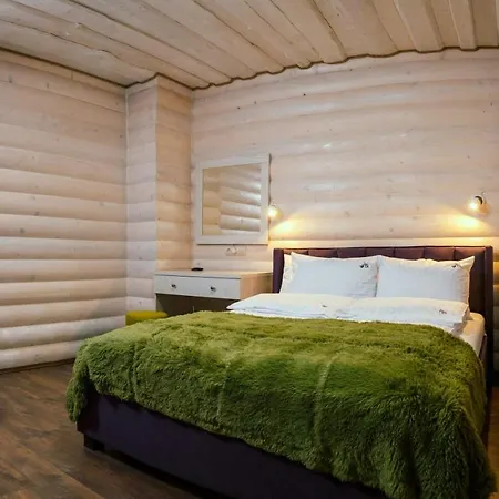 Whiteberry Hotel *