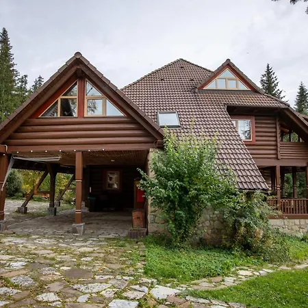 маєток ліс і гори