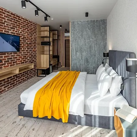 Hotel apartamentowy Wood & *