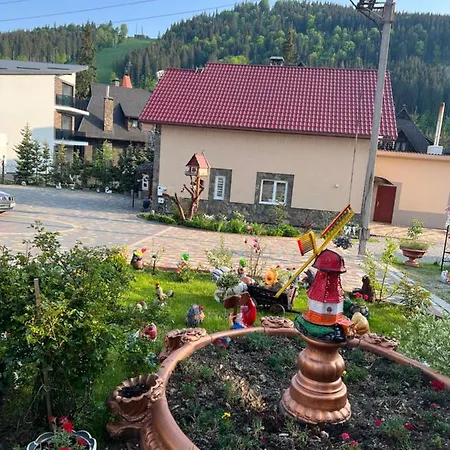U Halyny Sunrise Guest house *