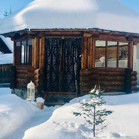 Polyanitsa окремий з каміном Cabană