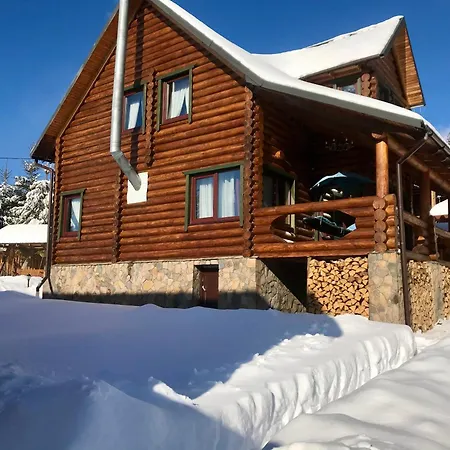 Polyanitsa окремий з каміном Cabană