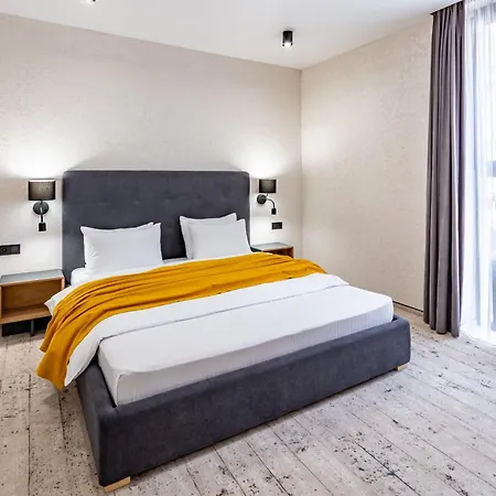 Hotel apartamentowy Wood & *