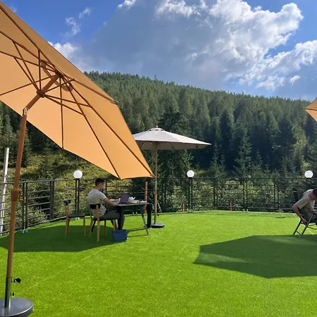 Hotel Konopka Forest & *