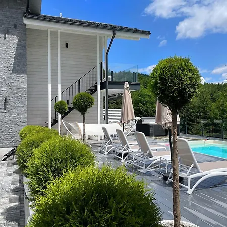 Be Be - Premium Jacuzi & Private Pool Chalet Bukovel