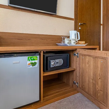 Petros Hotel 3*