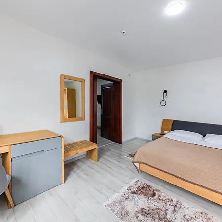 Hotel Premium & *