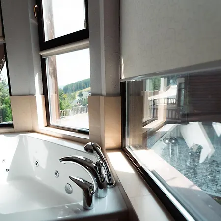 Chalet Nordian Next To Lift *