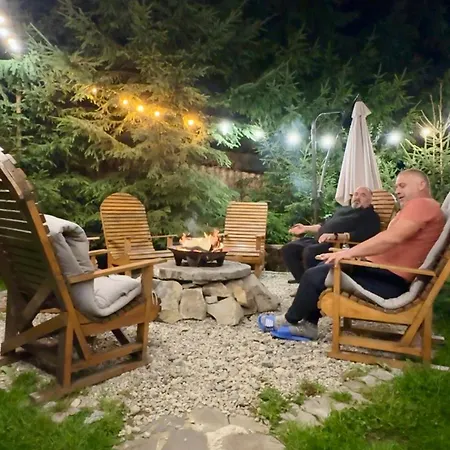 Polyanitsa окремий з каміном Cabană