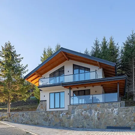 Ecoberghaus - котеджне містечко Chalet Bukovel
