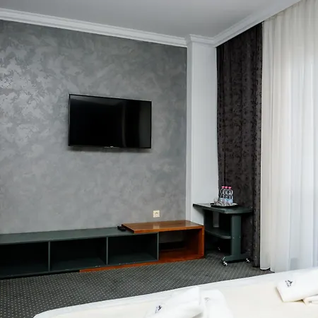 севеней Hotel *