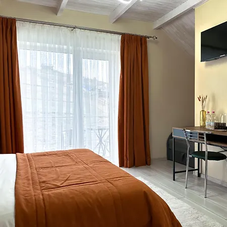 Hotel шепіт лісу *