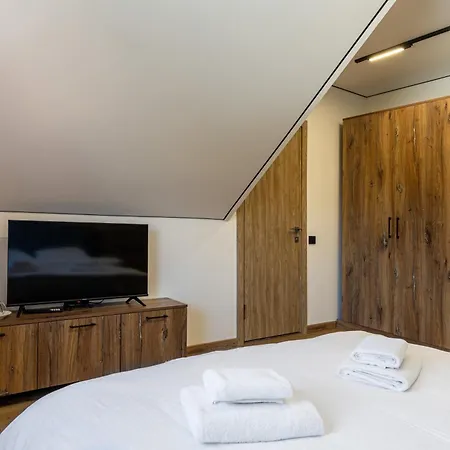 Hotel Pid Strihoju