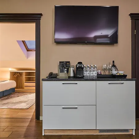 Hotel F&b