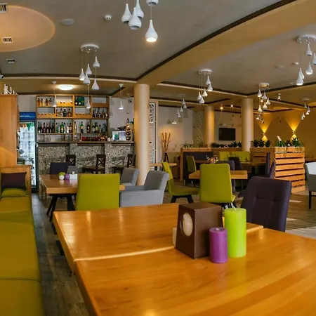 Whiteberry Hotel 3*