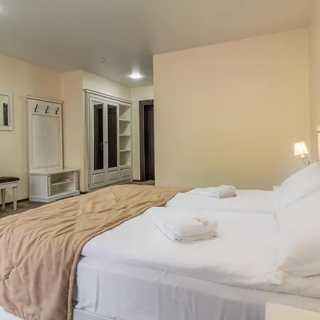 Elena Hotel *