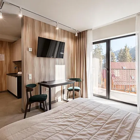 Hotel Hvoya & 3*