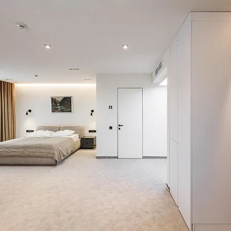 Hotel Hvoya & 3*