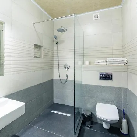 Hotel Leku 3*