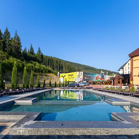 Victoria Hotel *