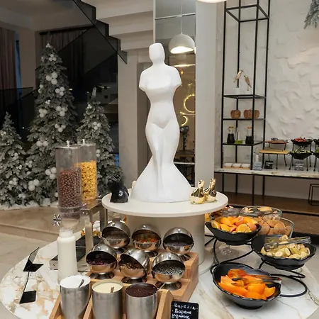 Elena Hotel *