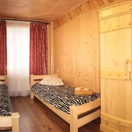 буковеньки гостинний дім та Guest house *